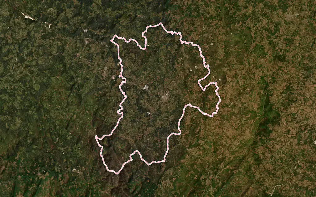 Vista satélite de Lalín con su contorno administrativo