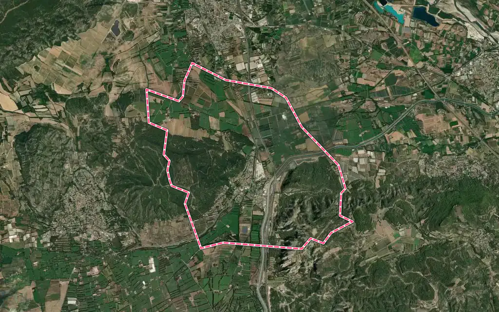Vue satellite de Lamanon avec ses contours administratifs