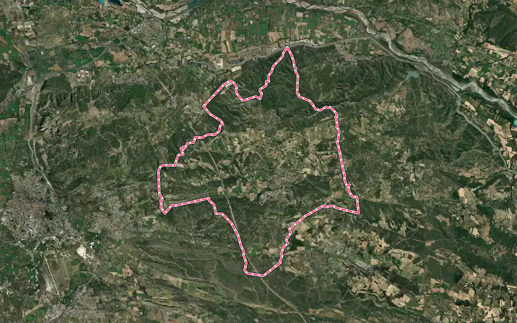 Vue satellite de Lambesc avec ses contours administratifs