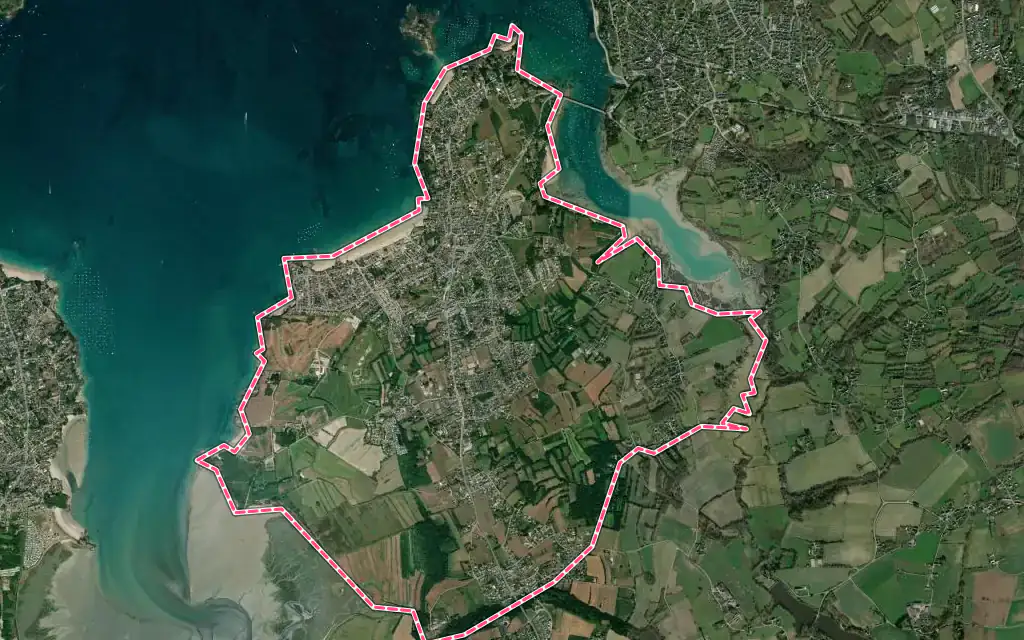 Vue satellite de Lancieux avec ses contours administratifs