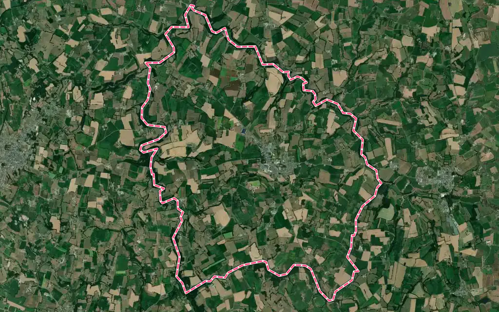 Vue satellite de Landivy avec ses contours administratifs