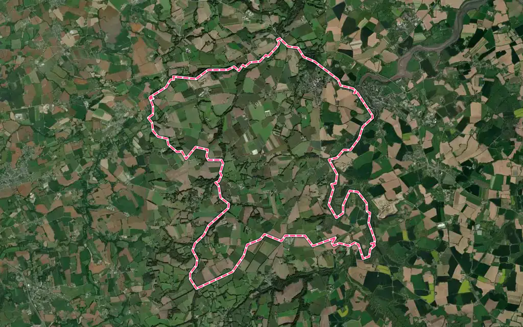Vue satellite de Langoat avec ses contours administratifs