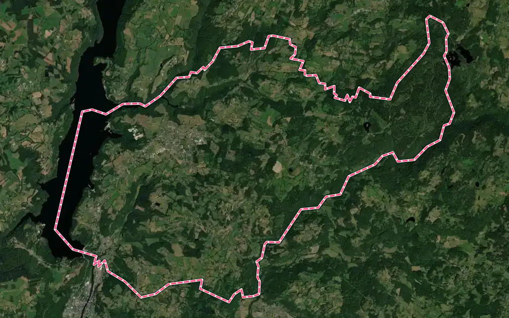 Vue satellite de Lanobre avec ses contours administratifs