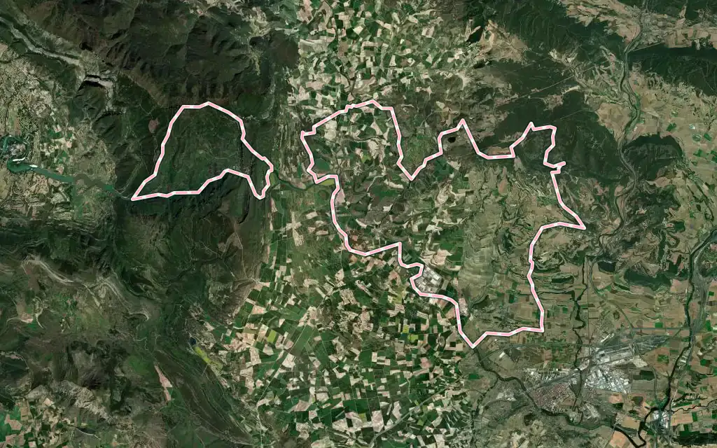 Vista satélite de Lantarón con su contorno administrativo