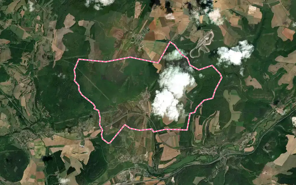Vue satellite de Lantenay avec ses contours administratifs