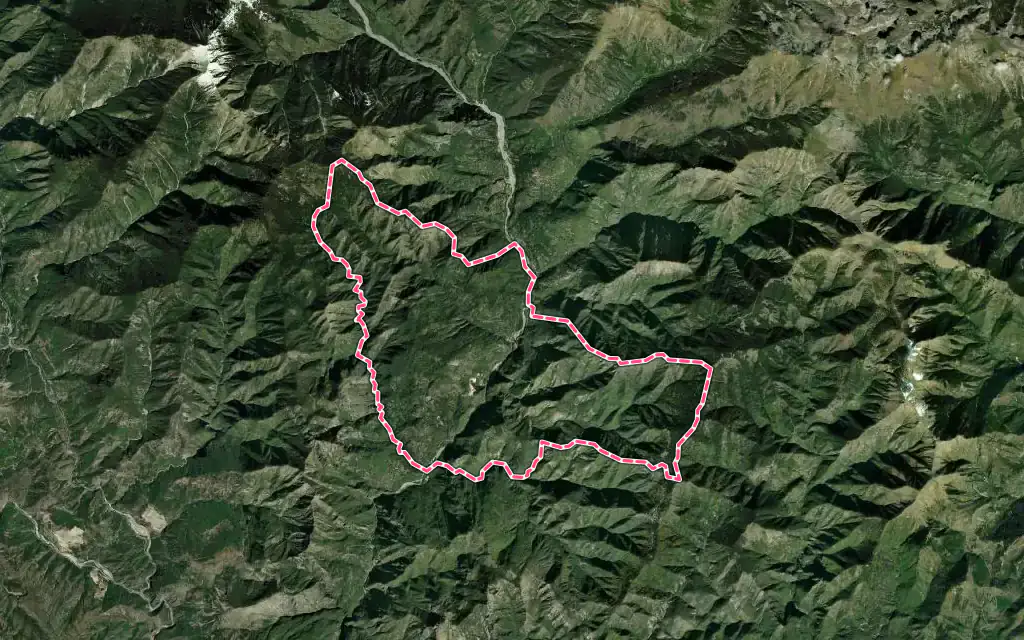Vue satellite de Lantosque avec ses contours administratifs
