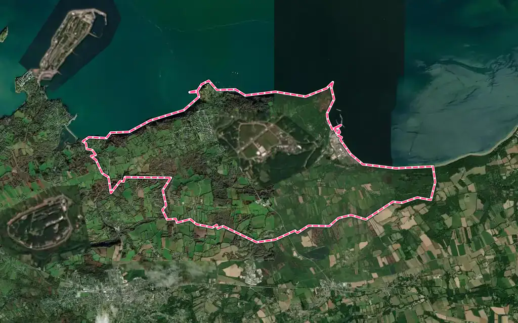 Vue satellite de Lanvéoc avec ses contours administratifs