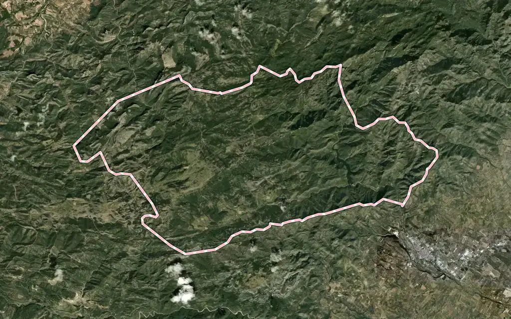 Vista satélite de la Pobla de Benifassà con su contorno administrativo