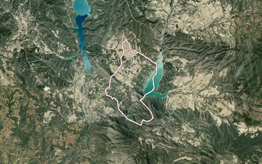 Vista satélite de La Puebla de Castro con su contorno administrativo