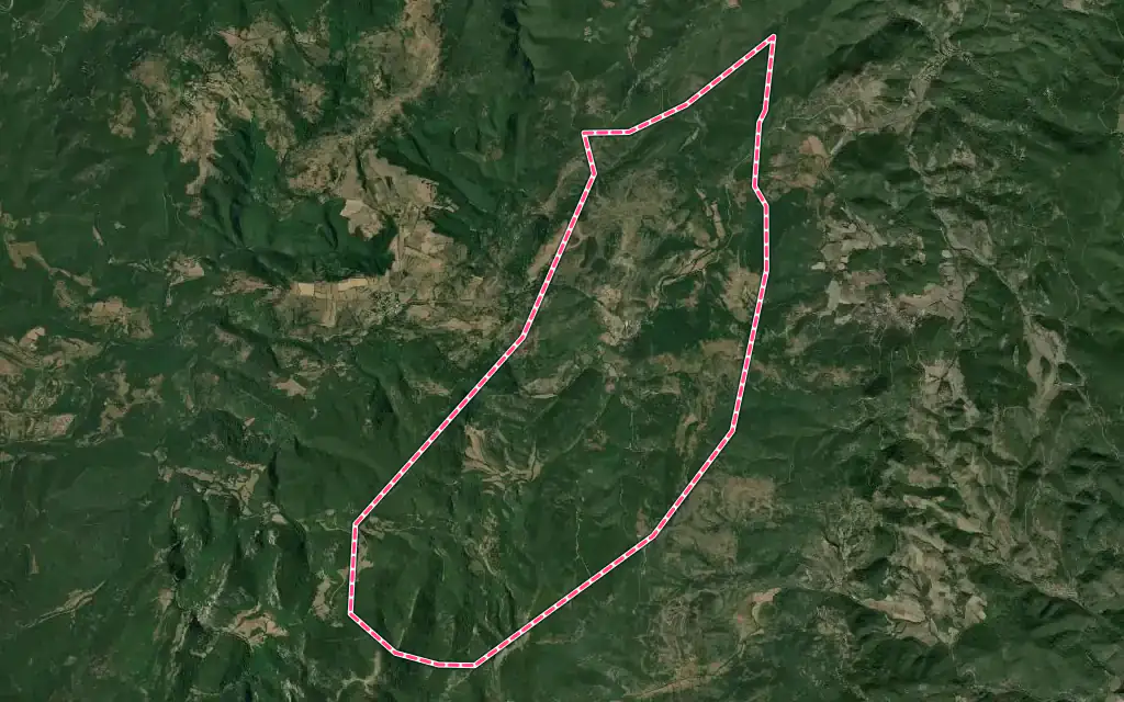 Vue satellite de Laroque-de-Fa avec ses contours administratifs