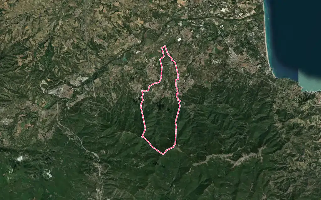 Vue satellite de Laroque-des-Albères avec ses contours administratifs