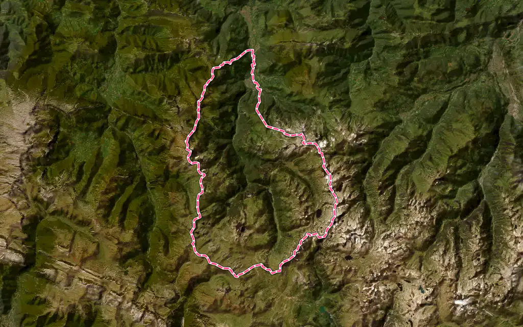 Vue satellite de Laruns avec ses contours administratifs
