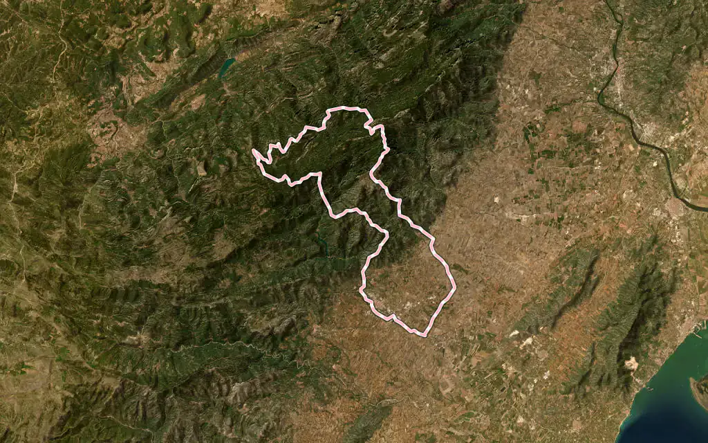Vista satélite de la Sénia con su contorno administrativo