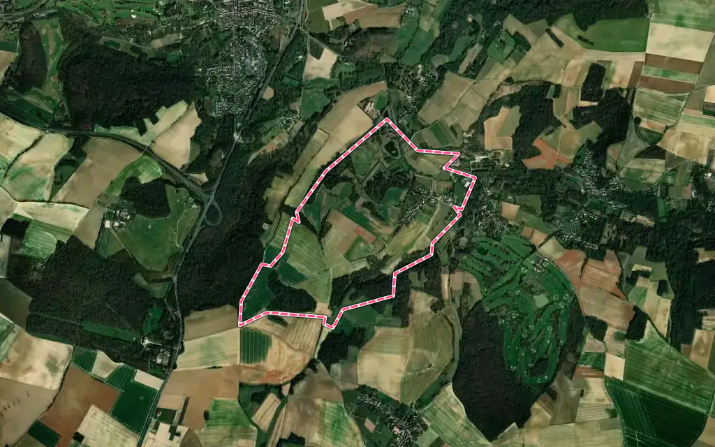 Vue satellite de Lassy avec ses contours administratifs