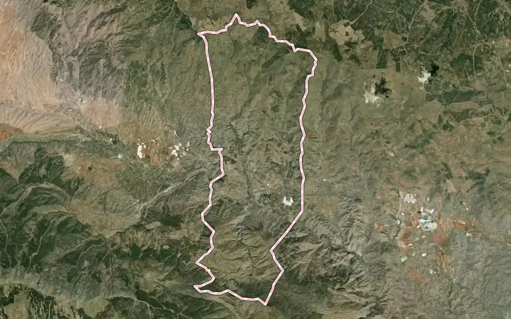 Vista satélite de Las Tres Villas con su contorno administrativo