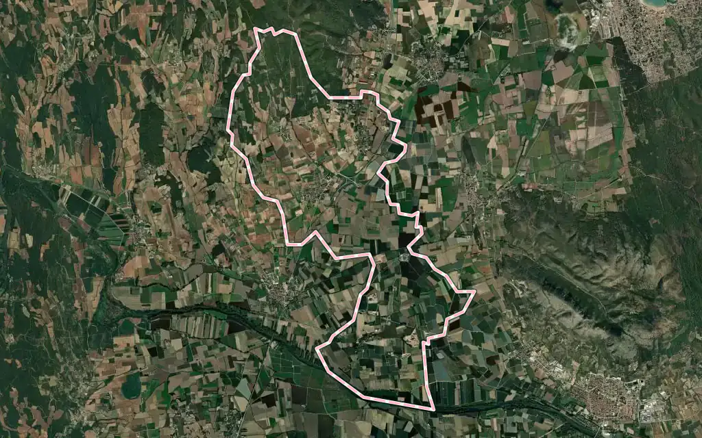 Vista satélite de la Tallada d'Empordà con su contorno administrativo