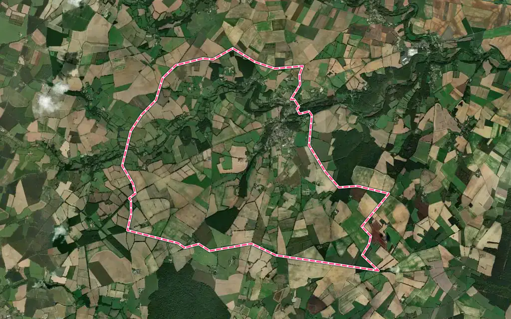 Vue satellite de Latillé avec ses contours administratifs