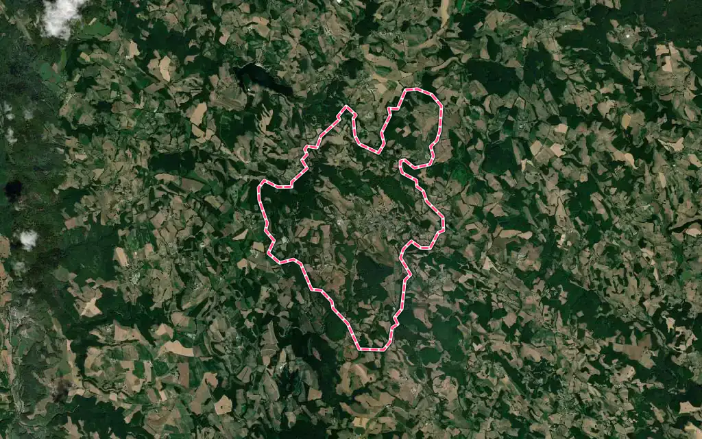 Vue satellite de Latronquière avec ses contours administratifs