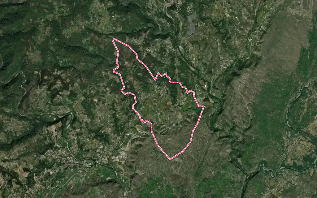 Vue satellite de Laurac-en-Vivarais avec ses contours administratifs