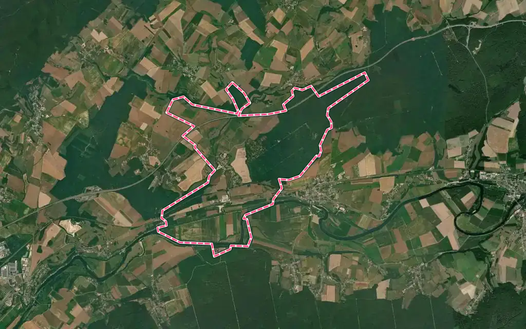 Vue satellite de Lavans-lès-Dole avec ses contours administratifs