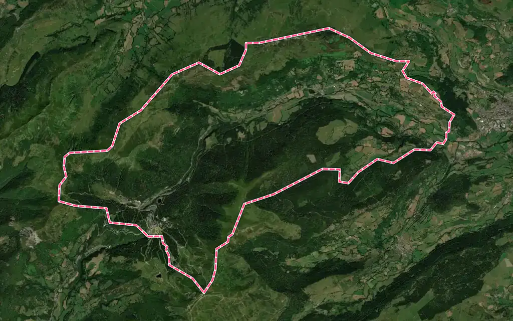 Vue satellite de Laveissière avec ses contours administratifs