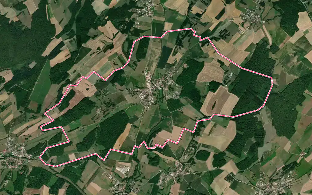 Vue satellite de Lavernay avec ses contours administratifs