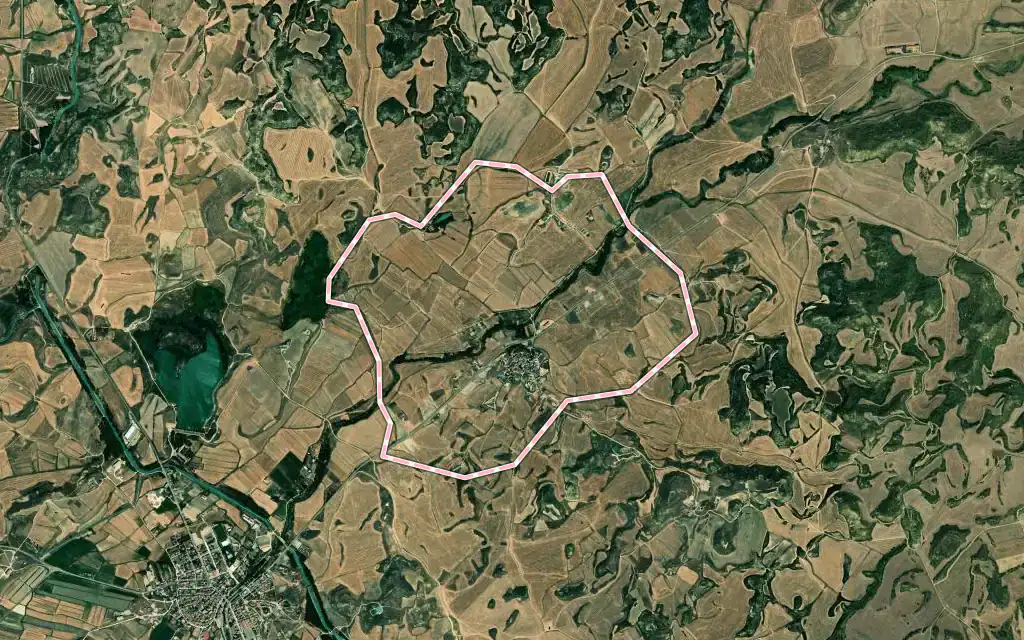 Vista satélite de Layana con su contorno administrativo