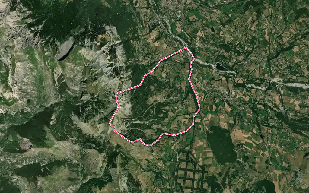 Vue satellite de Laye avec ses contours administratifs