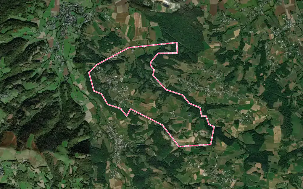 Vue satellite de Layrisse avec ses contours administratifs