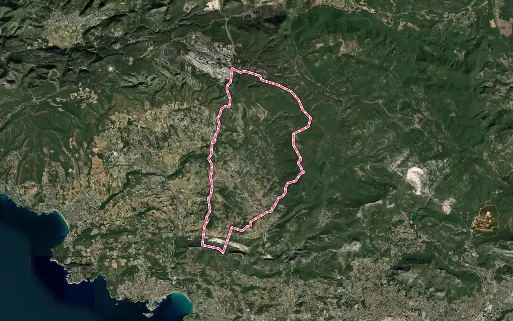 Vue satellite de Le Beausset avec ses contours administratifs