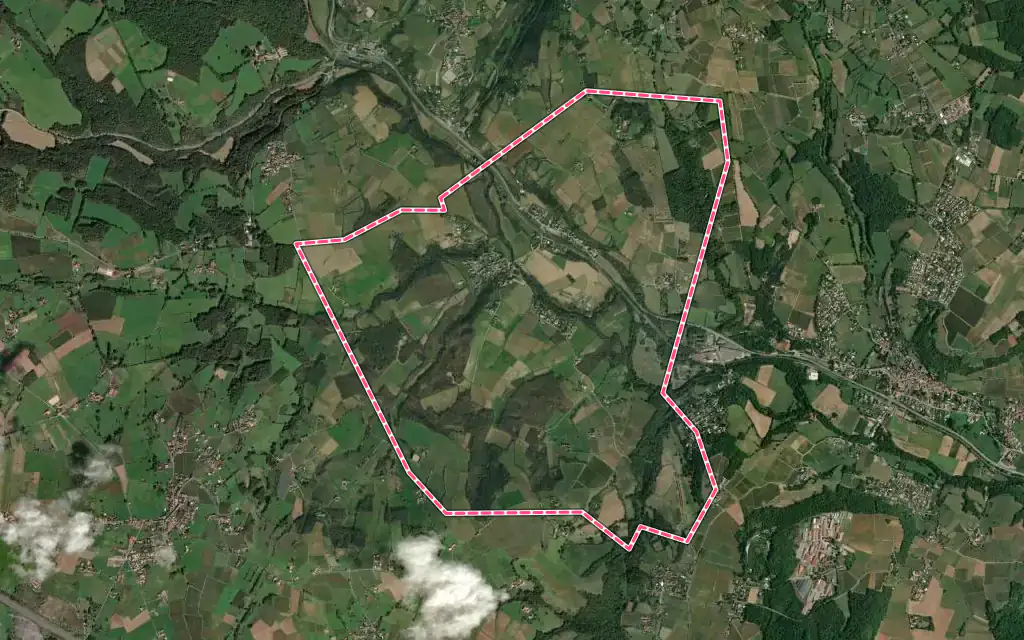 Vue satellite de Le Breuil avec ses contours administratifs