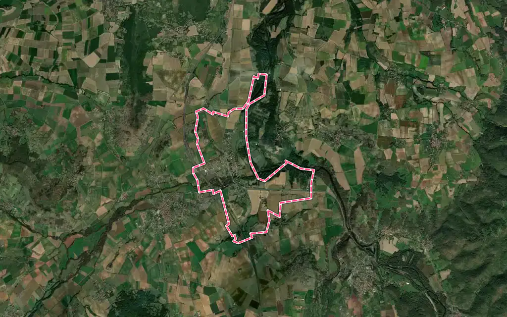 Vue satellite de Le Breuil-sur-Couze avec ses contours administratifs
