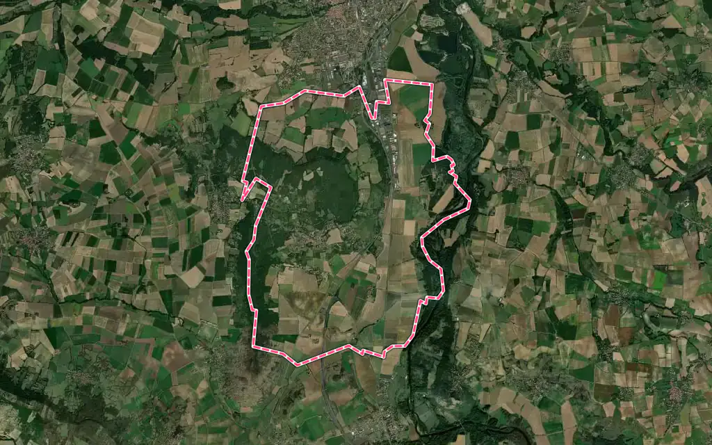 Vue satellite de Le Broc avec ses contours administratifs
