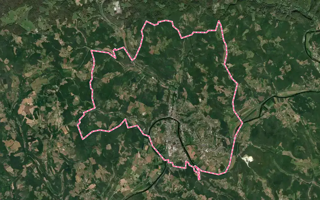 Vue satellite de Le Bugue avec ses contours administratifs