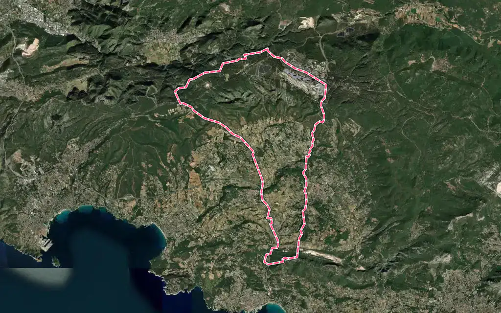 Vue satellite de Le Castellet avec ses contours administratifs