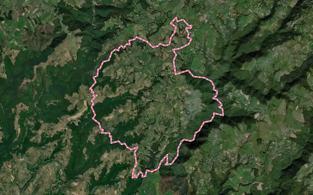 Vue satellite de Le Cayrol avec ses contours administratifs