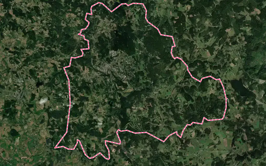 Vue satellite de Le Chambon-sur-Lignon avec ses contours administratifs
