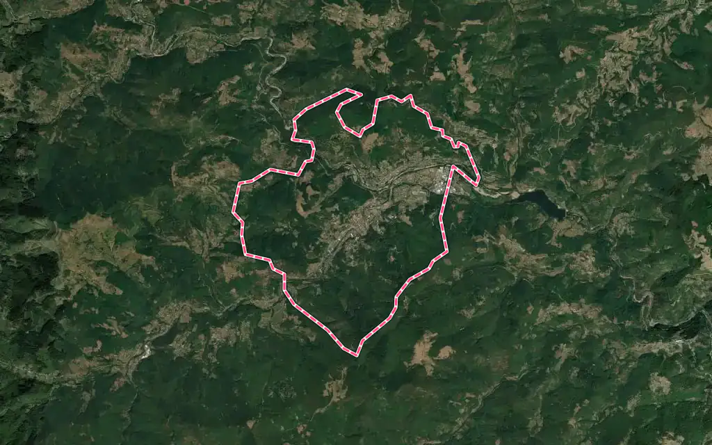 Vue satellite de Le Cheylard avec ses contours administratifs