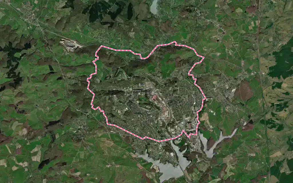 Vue satellite de Le Creusot avec ses contours administratifs
