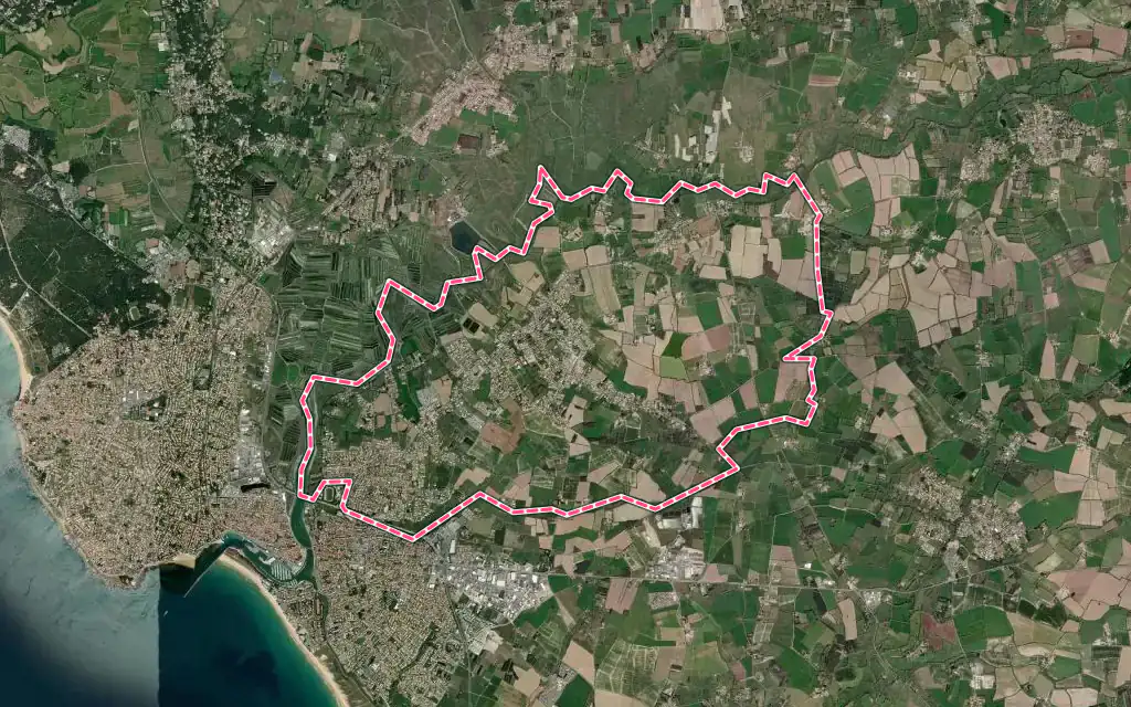 Vue satellite de Le Fenouiller avec ses contours administratifs