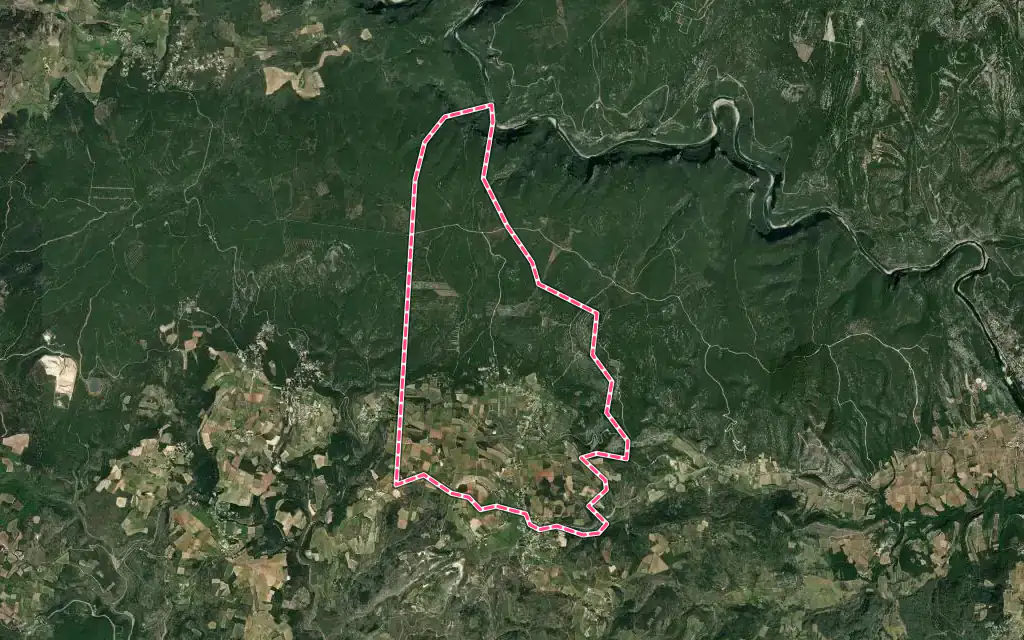 Vue satellite de Le Garn avec ses contours administratifs