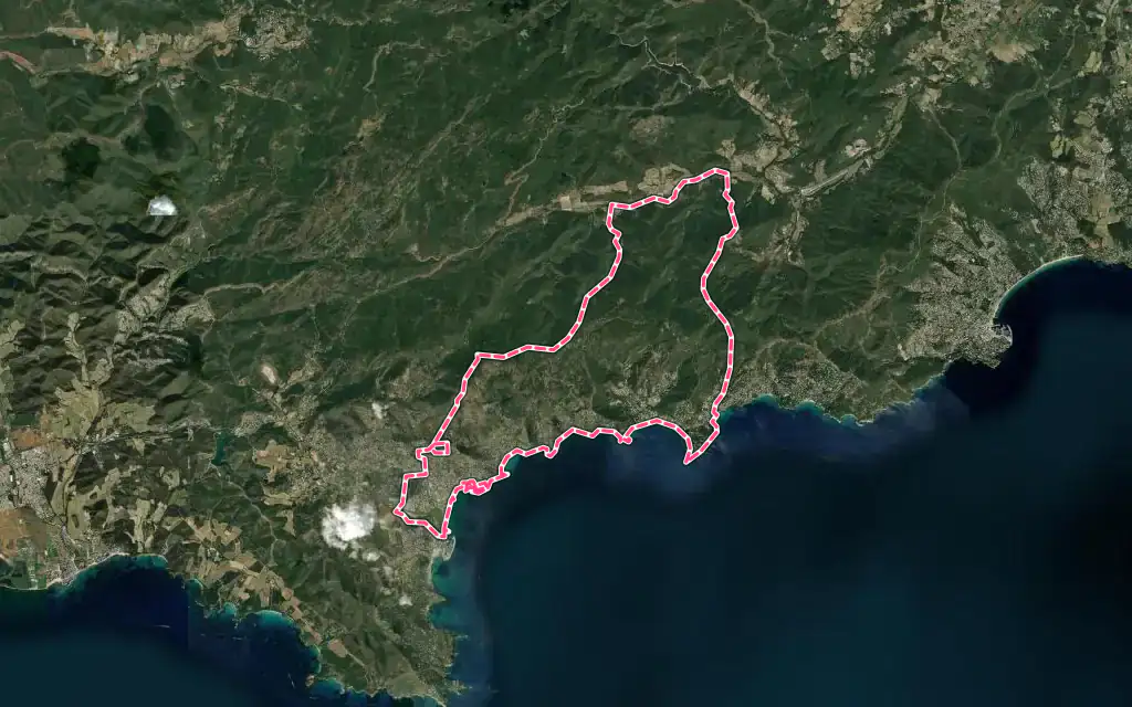 Vue satellite de Le Lavandou avec ses contours administratifs