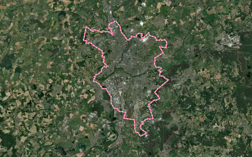 Vue satellite de Le Mans avec ses contours administratifs