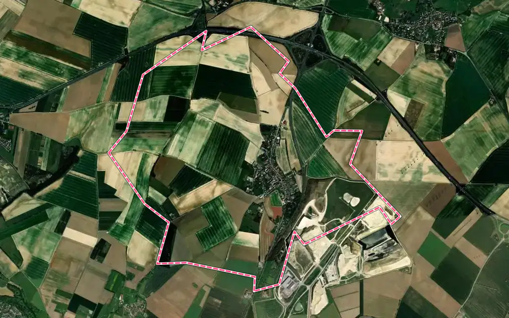 Vue satellite de Le Mesnil-Aubry avec ses contours administratifs