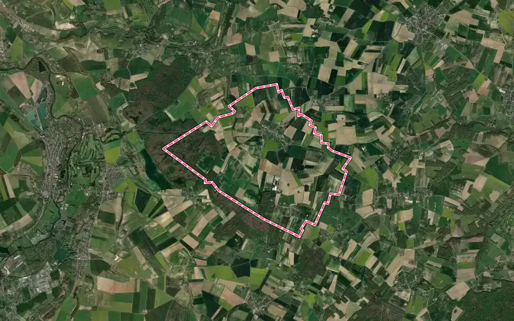 Vue satellite de Le Mesnil-Simon avec ses contours administratifs