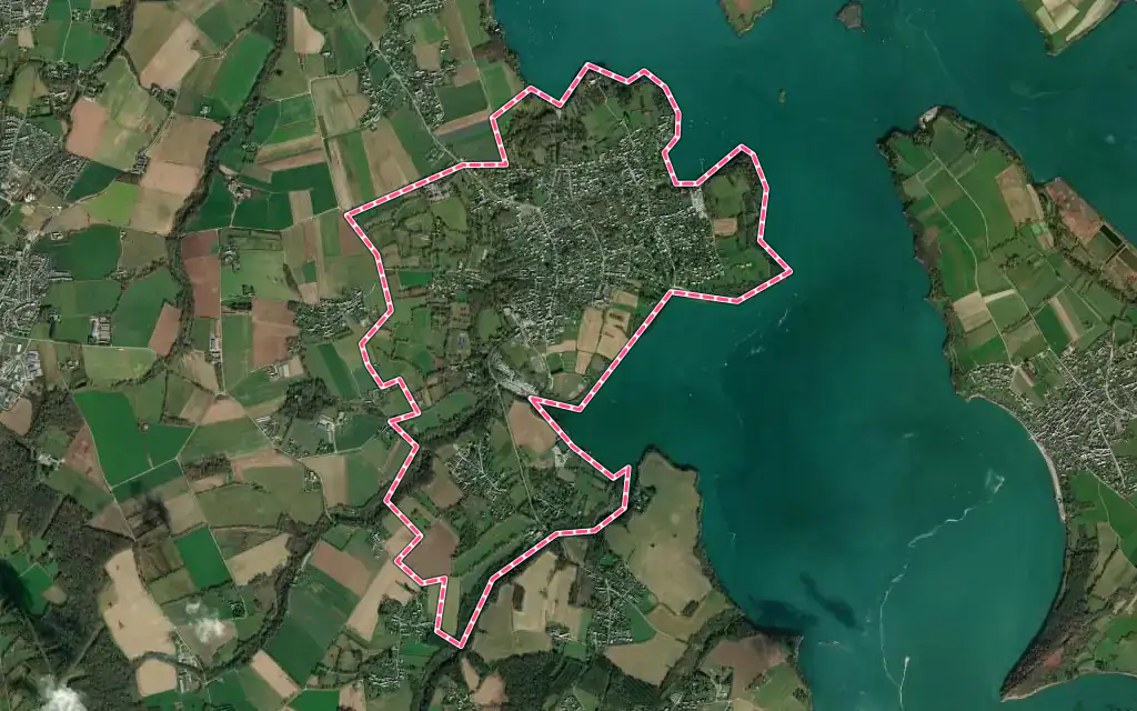Vue satellite de Le Minihic-sur-Rance avec ses contours administratifs