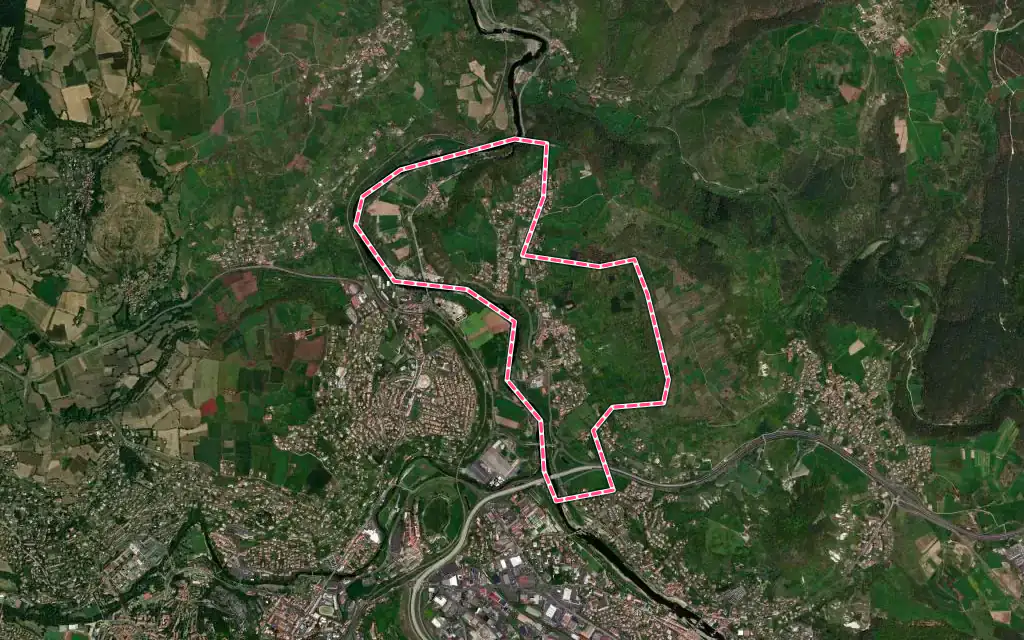 Vue satellite de Le Monteil avec ses contours administratifs