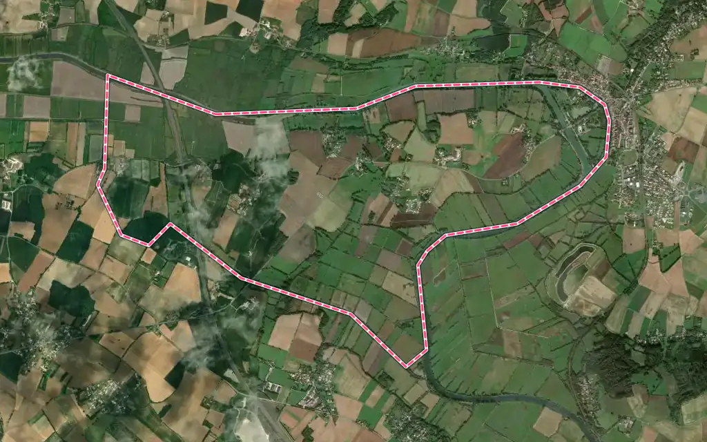 Vue satellite de Le Mung avec ses contours administratifs