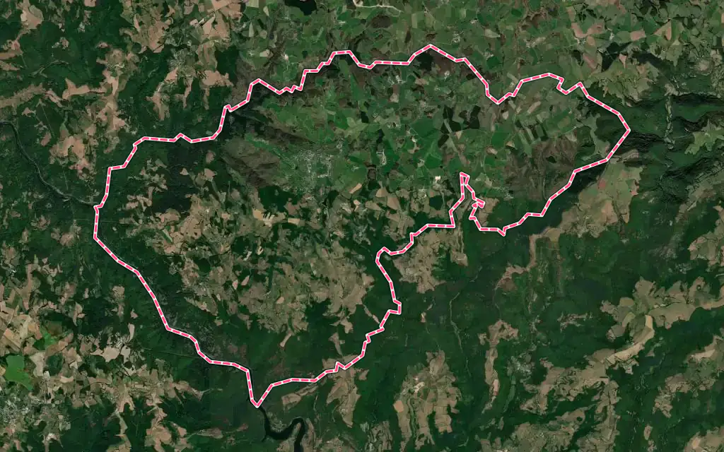 Vue satellite de Le Nayrac avec ses contours administratifs