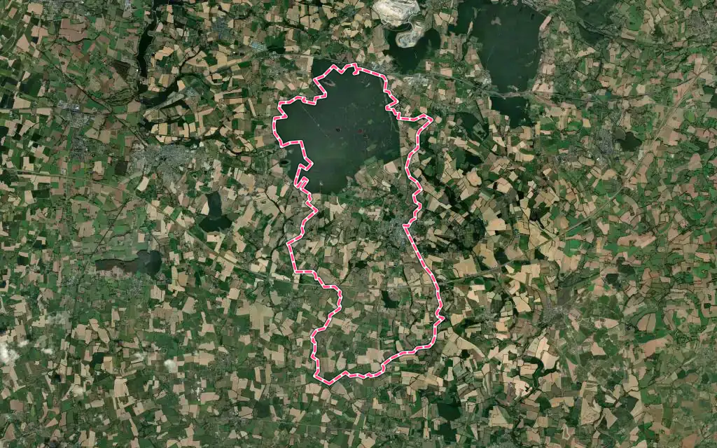 Vue satellite de Le Pertre avec ses contours administratifs
